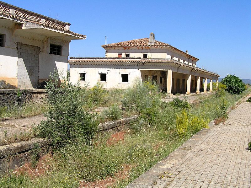 File:Andén estación ferrocarril.JPG