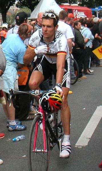 Andreas Klöden wearing the German champion's jersey (2004)