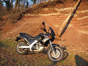 Aprilia Pegaso Cube 2000.jpg