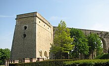 Aqueduc de Louveciennes tour du Levant.jpg