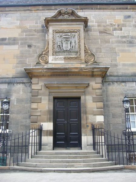 File:Archers' Hall entrance doorway - geograph.org.uk - 1316159.jpg