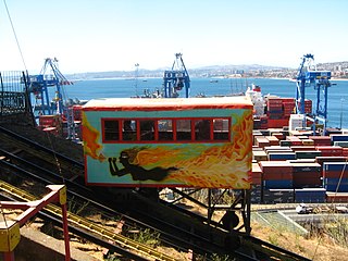 Cerbyd ar Ascensor Artillería yn Valparaíso, Tsile