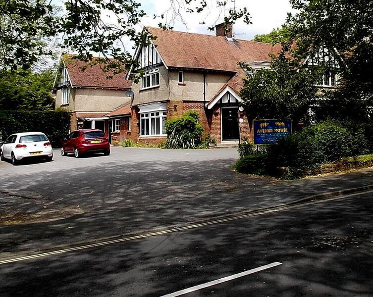 File:Avenue House, Dorchester - geograph.org.uk - 4493947.jpg