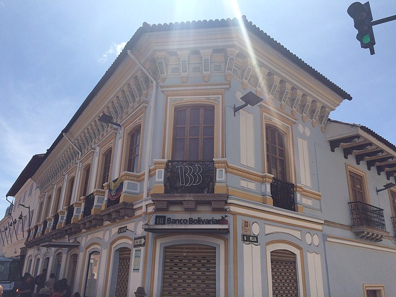 File:Banco Bolivariano, Quito - Equador - panoramio.jpg