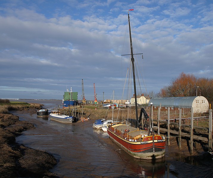 File:Barrow Haven - geograph.org.uk - 2244375.jpg