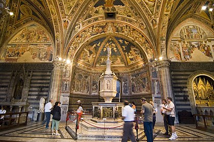 The baptismal font Battistero siena 03.jpg