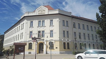 How to get to Berzeviczy Gergely Kereskedelmi és Vendéglátó-Ipari Szakközépiskola with public transit - About the place