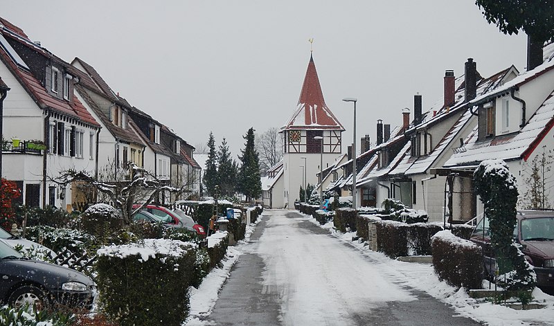 File:Blick auf die Michaelskirche in Zuffenhausen - panoramio.jpg