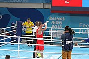 Deutsch: Boxen bei den Olympischen Jugendspielen 2018 Tag 12, 18. Oktober 2018 - Finale im Leichten Weltergewicht Jungen – Ilia Popov (Russland, rot) schlägt Talgat Shaiken (Kasachstan, blau) 4-1; Ringrichter ist James Beckles (Trinidad und Tobago). English: Boxing at the 2018 Summer Youth Olympics on 18 October 2018 – Final Light Welterweight Boys Bout - Ilia Popov (Rusia, rojo) supera a Talgat Shaiken (Kazajstán, azul) 4-1; Referee is James Beckles (Trinidad and Tobago). Español: Boxeo en los Juegos Olímpicos Juveniles de Verano de 2018 en 18 de octubre de 2018 - Chicos de peso welter ligero final: Ilia Popov (Uzbekistán, roja) le gana a Talgat Shaiken (Egipto, azul) 4-1; El árbitro es James Beckles (Trinidad y Tobago).