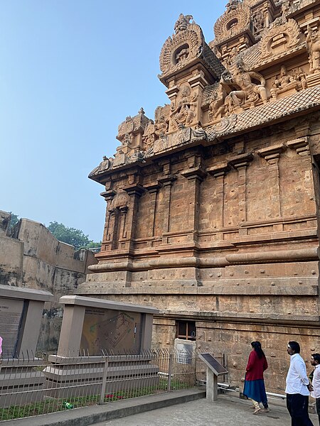 File:Brihadisvara Temple - Thanjavur peruvudaiyar kovil ttkcvrvb122k23iph (21).jpg