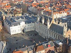 Η πλατεία Burg με το Δημαρχείο.