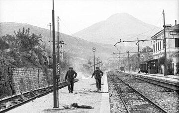 Archivi:Bundesarchiv_Bild_101I-308-0799R-34,_Italien,_Itri,_Schienenwolf_zerstört_Gleise.jpg