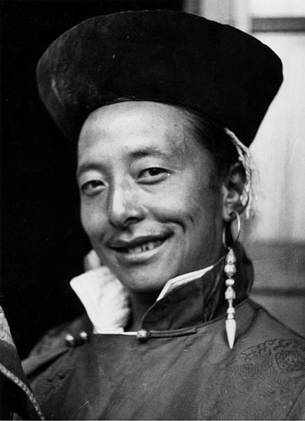 File:Bundesarchiv Bild 135-S-06-21-10, Tibetexpedition, Pipon in Tracht.jpg