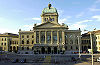 Le Palais fédéral, siège du Conseil fédéral (exécutif) et de l'Assemblée fédérale (législatif).