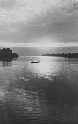 Tropenmuseum collection photo of Nyirih River in Selakau district, Sambas Regency, West Kalimantan COLLECTIE TROPENMUSEUM Zonsondergang in de rivier Selakau. TMnr 60044340.jpg