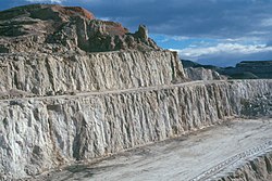 Mineral Yeso: Etimología e historia, Yacimientos de yeso, Propiedades físicas