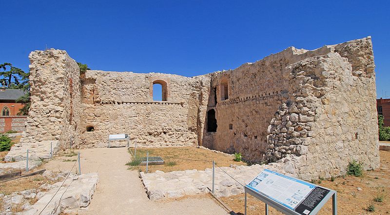 File:Castillo de La Alameda (Madrid) 11.jpg