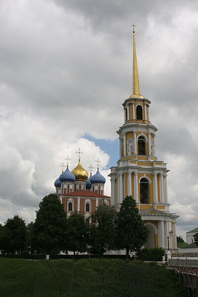 File:Cathedral of the Dormition and belltower, Ryazan Kremlin, Russia.jpg