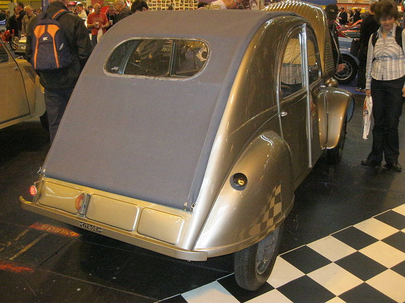 File:Citroen 2CV - a very early example! (10949665446).jpg