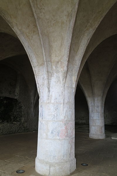 File:Column in Chapel of Corpus Christi in Kutná Hora, Kutná Hora District.JPG