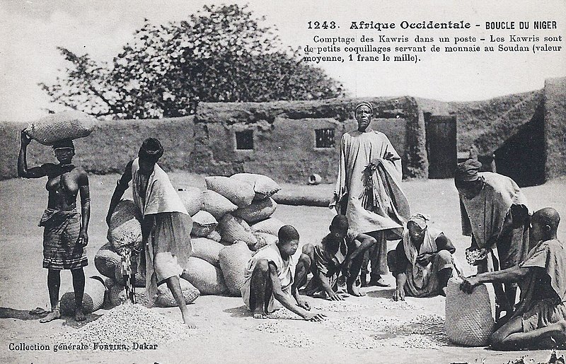 File:Comptage des Kawris dans un poste-Boucle du Niger.jpg