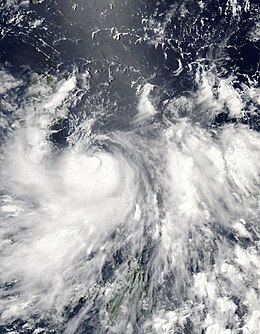 Conson (Basyang) como tifón de categoría 1 (13/07/2010) .jpg