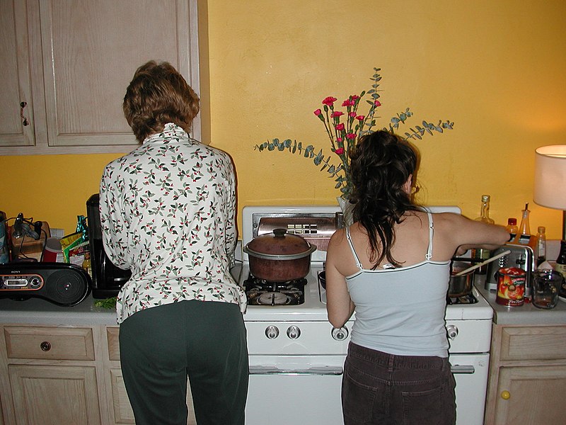 File:Cooking on Xmas Eve 2006 New Orleans.jpg