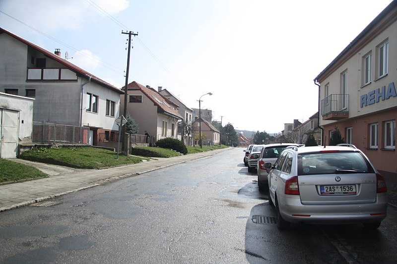 File:East view of Husova street in Náměšť nad Oslavou, Třebíč District.jpg