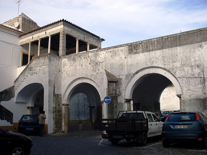File:Edifício do Pátio do Salema, Évora.JPG