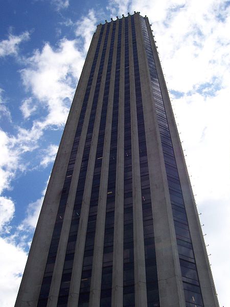 File:Edificio Colpatria de Dia.jpg