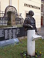 Kemény Ferenc szobra a megyeháza udvarán