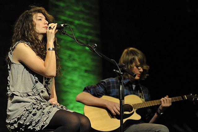 Lorde performing at the Victoria Theatre in 2010