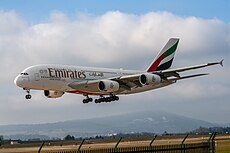 Emirates Airbus A380-842 A6-EUD.jpg