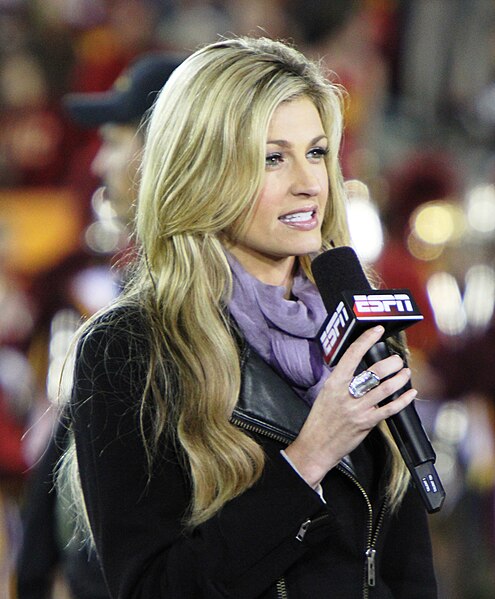 File:Erin Andrews at USC Oregon game 2010.jpg