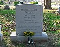 Յուդորա Ուելտիի տապանաքարը Միսիսիպի նահանգի Ջեքսոնի Գրինվուդ գերեզմանատանը