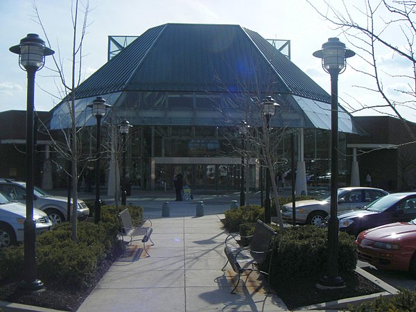 Food court entrance of Exton Square Mall in 2008