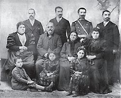 Die Familien Danewi, Winarowi und Chadschiiwanowi