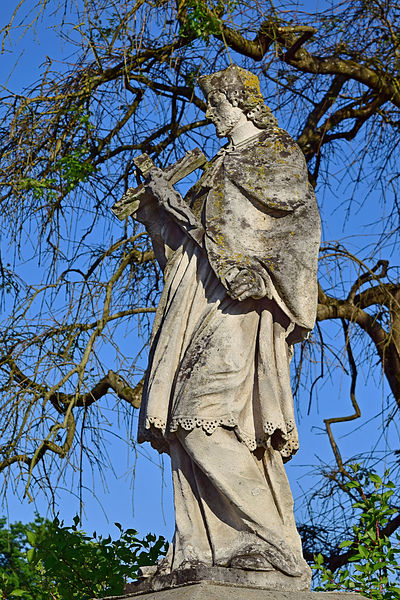 File:Feldbach in der Steiermark - Schloss Hainfeld - Nepomukstatue - III.jpg