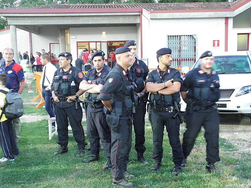 File:Finale Campionato di Eccellenza di rugby a 15 2010-2011, servizio d'ordine.jpg