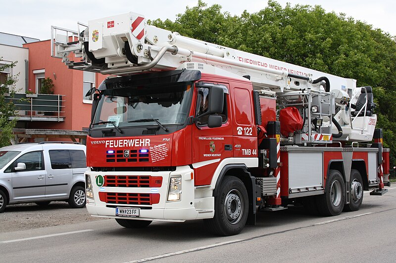 File:Fire Engine of Wiener Neustadt.jpg