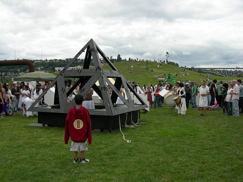 File:Fremont Solstice Parade 2007 - Gasworks pyramid 01.jpg