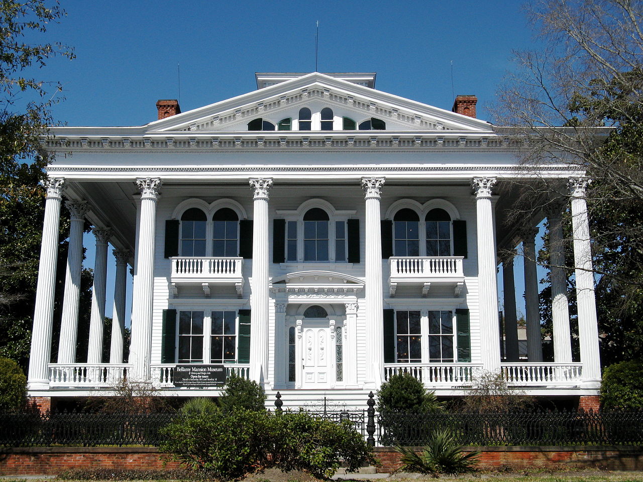 File:Front Exterior of the Bellamy Mansion.JPG - Wikimedia Commons 