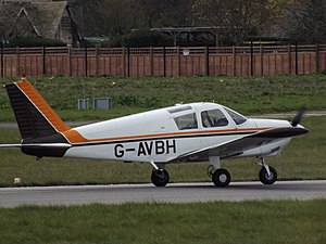 G-AVBH Piper Cherokee (26508712512).jpg