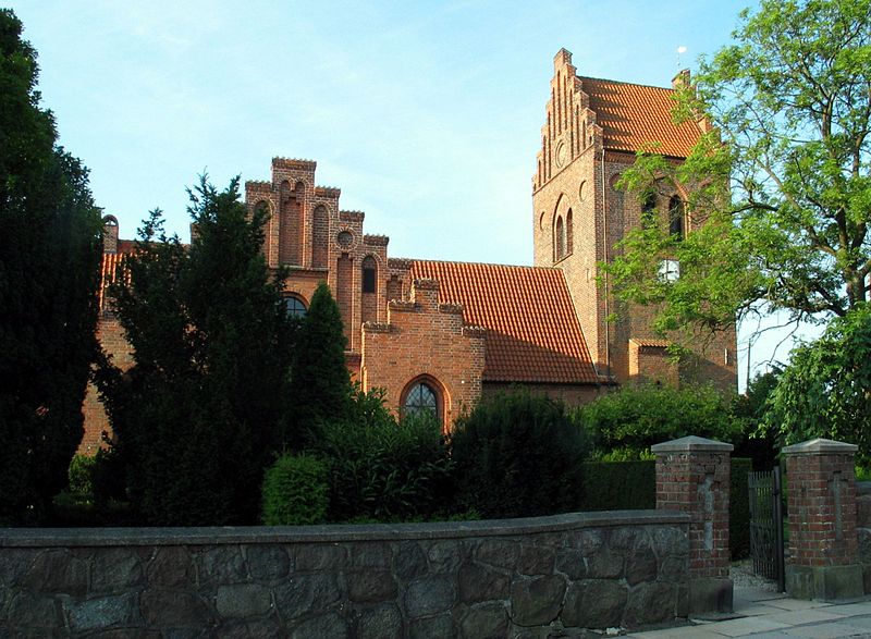 File:Gentofte Kirke 2005.jpg