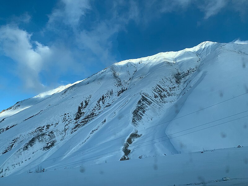 File:Georgian Military Road 14 23 31 822000.jpeg