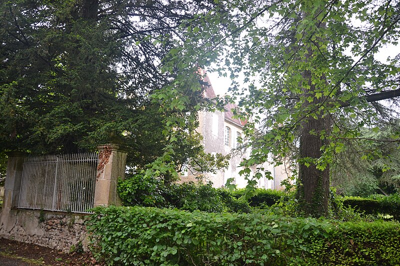 File:Goux - chateau.JPG