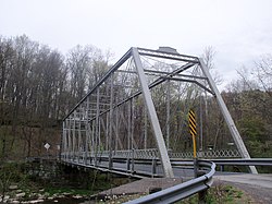 Grimms Bridge (1884) protíná Little Beaver Creek východně od Ohio State Route 170