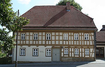 Datei:Grossgarnstadt-Gemeindehaus.jpg