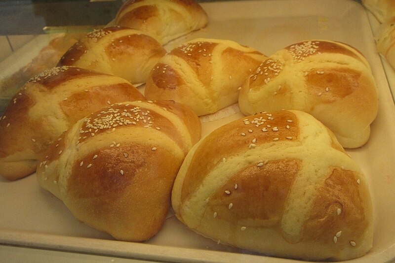 File:HK 上環 Sheung Wan 永樂街 Wing Lok Street 凱施餅店 Hoixe Cake Shop breads November 2017 IX1 11.jpg