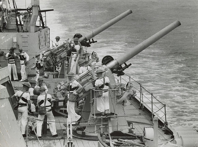 QF 4 inch HA guns aboard the cruiser HMAS Sydney, 1939–1940